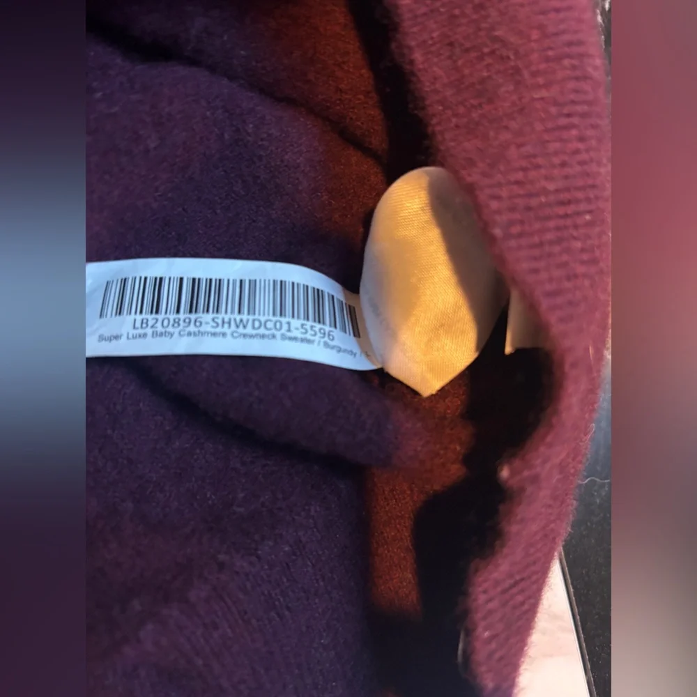 Quince Super Lux Mongolian Cashmere Crewneck
Sweater Burgundy - Picture 9 of 10